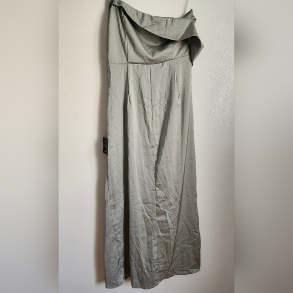 Showing Off a Little Sage Green Asymmetrical Tulip - Picture 5 of 8